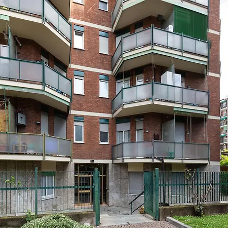 Lägenhet Lorenteggio-piazza Frattini Balcony *