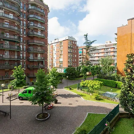 Lorenteggio-piazza Frattini Balcony Apartmán Milán