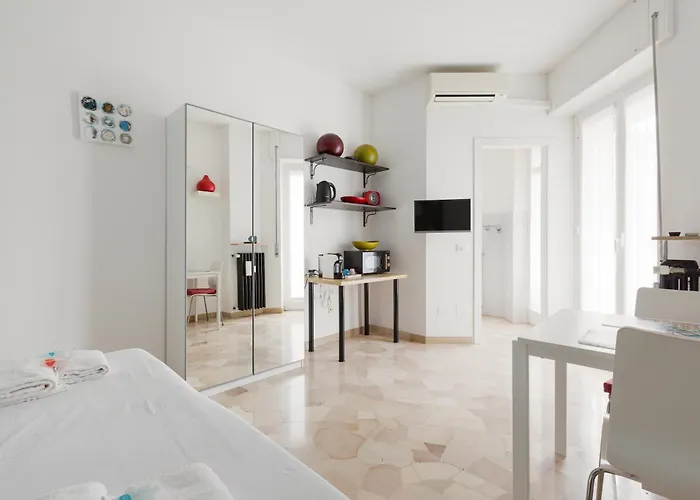Apartament Lorenteggio-piazza Frattini Balcony *