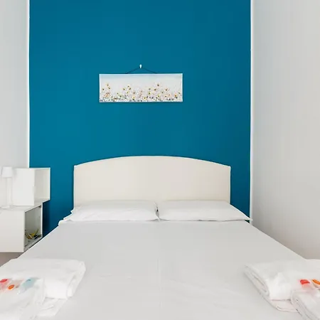 Apartamento Guesthost - Lorenteggio-piazza Frattini Balcony Milão