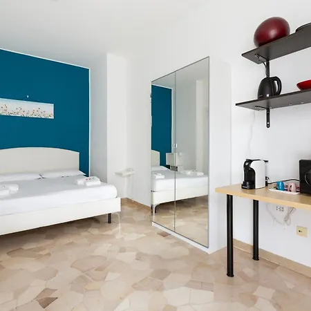 Guesthost - Lorenteggio-piazza Frattini Balcony Apartamento Milão
