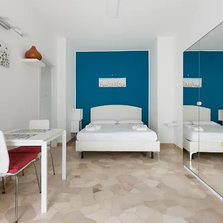 Apartamento Guesthost - Lorenteggio-piazza Frattini Balcony Milão