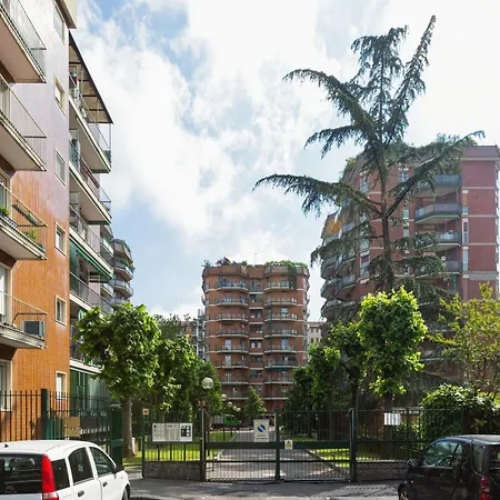 Lorenteggio-piazza Frattini Balcony Apartman Milánó
