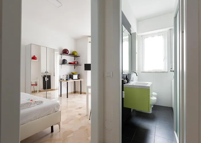 Apartment Lorenteggio-piazza Frattini Balcony Milan