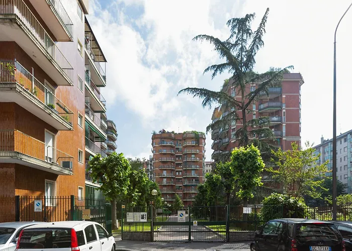 Lorenteggio-piazza Frattini Balcony Apartment Milan