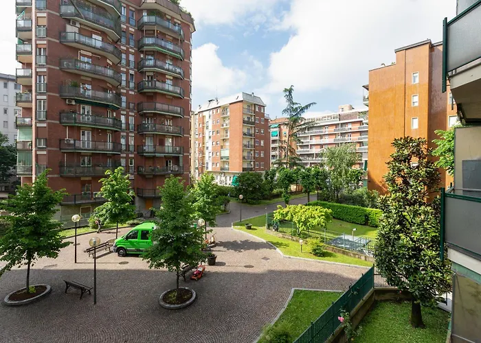 Lorenteggio-piazza Frattini Balcony Apartment Milan